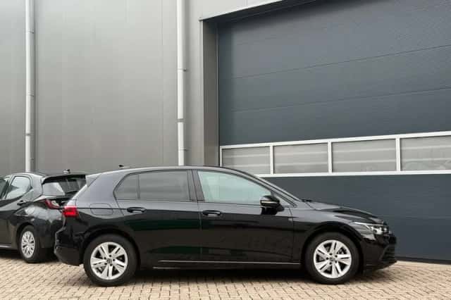 Volkswagen Golf (2021) thumbnail 6