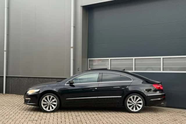 Volkswagen Passat (2010) thumbnail 2