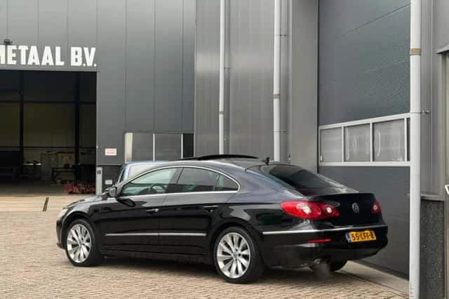Volkswagen Passat (2010) thumbnail 3
