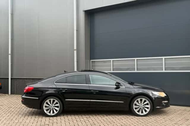 Volkswagen Passat (2010) thumbnail 6