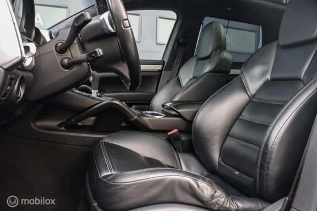Porsche Cayenne (2011) thumbnail 4