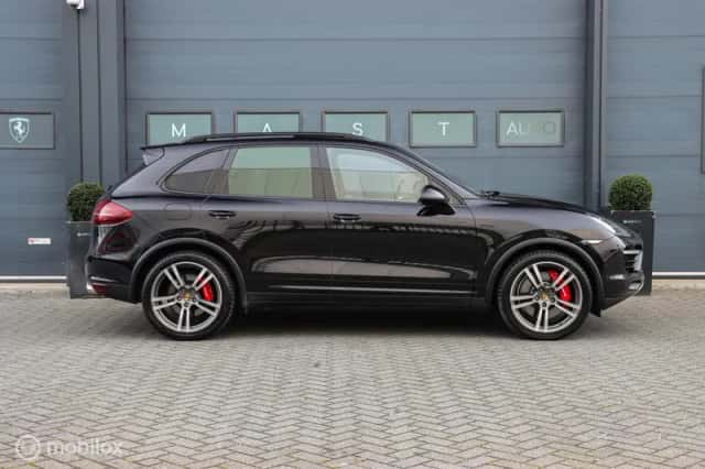 Porsche Cayenne (2011) thumbnail 6