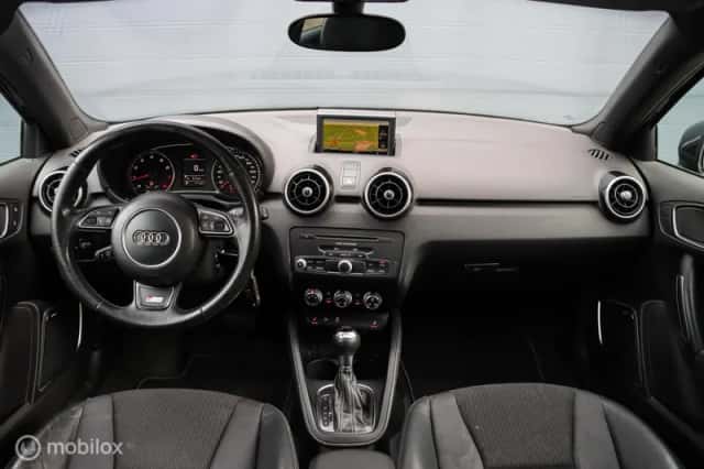 Audi A1 (2011) thumbnail 3
