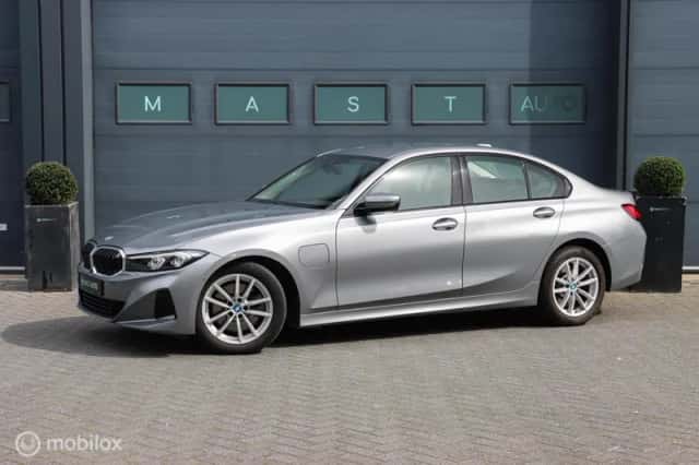 BMW 3-Serie (2024) thumbnail 1