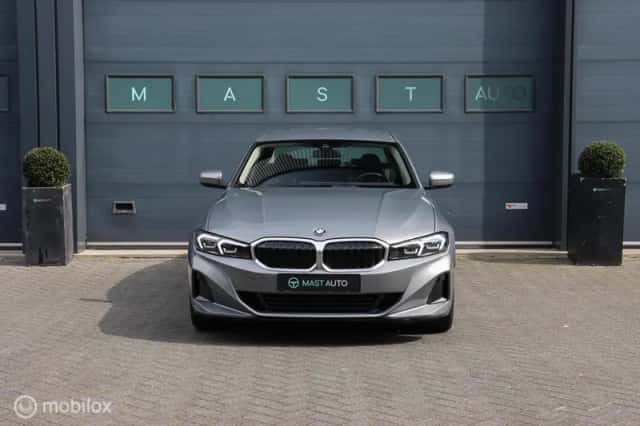 BMW 3-Serie (2024) thumbnail 2