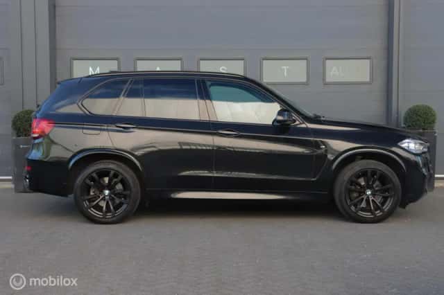 BMW X5 (2015) thumbnail 5