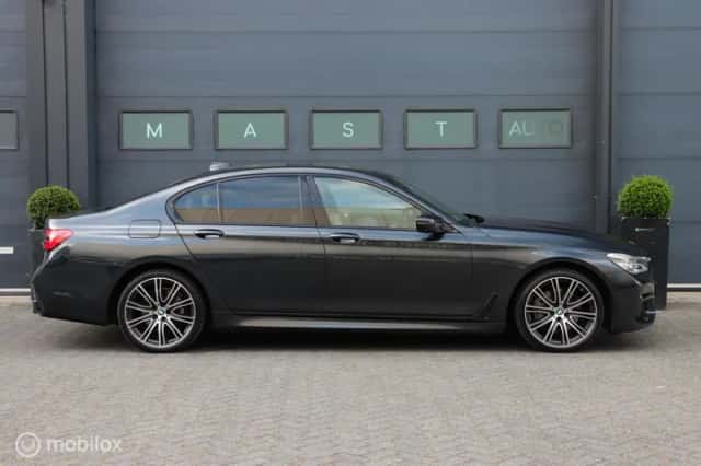 BMW 7-Serie (2016) thumbnail 5