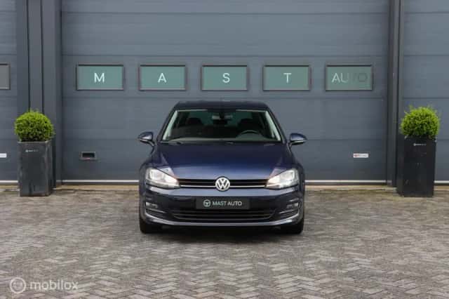 Volkswagen Golf (2013) thumbnail 2