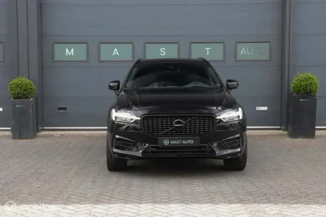 Volvo XC60 (2017) thumbnail 2