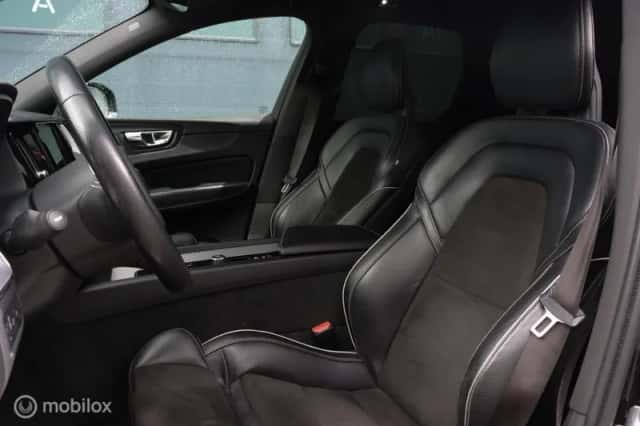 Volvo XC60 (2017) thumbnail 6