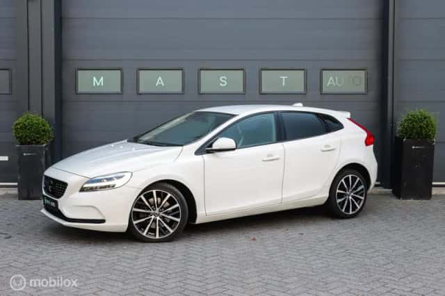 Volvo V40 (2018) thumbnail 1