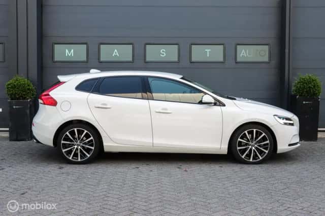 Volvo V40 (2018) thumbnail 5