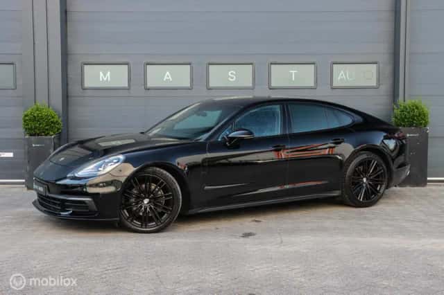 Porsche Panamera (2018) thumbnail 1