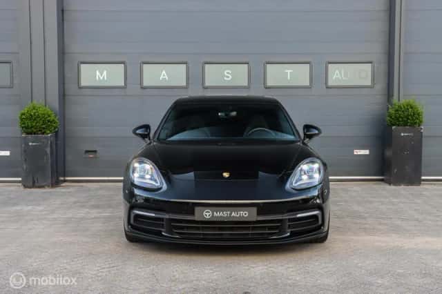 Porsche Panamera (2018) thumbnail 2
