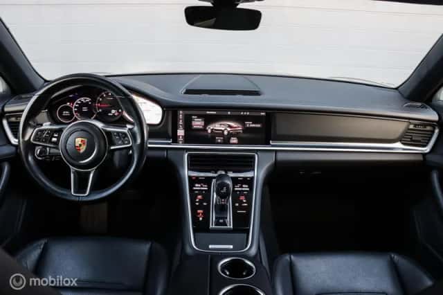 Porsche Panamera (2018) thumbnail 3