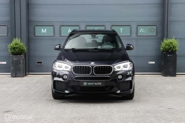 BMW X5 (2016) thumbnail 2