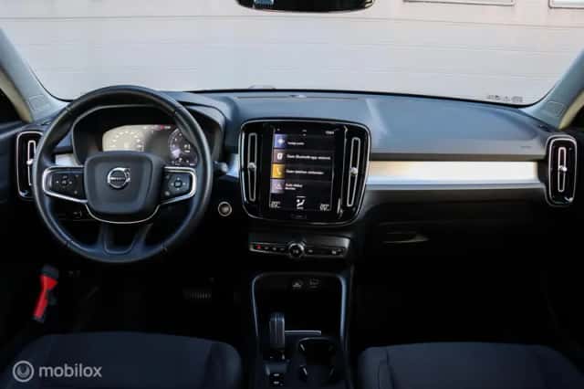 Volvo XC40 (2020) thumbnail 3