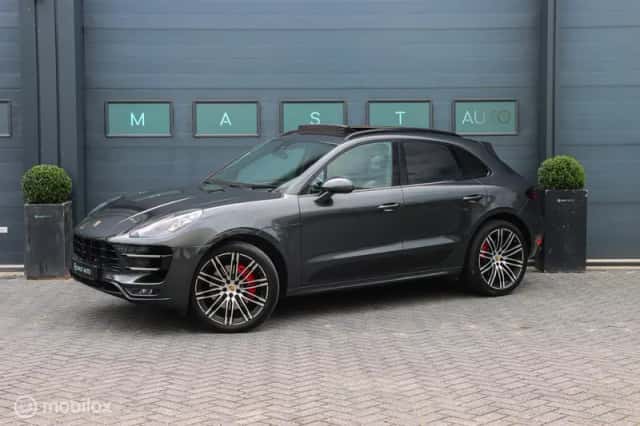 Porsche Macan (2016) thumbnail 1