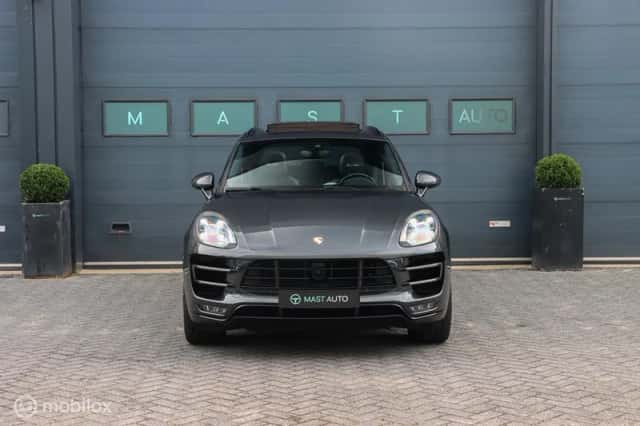 Porsche Macan (2016) thumbnail 2