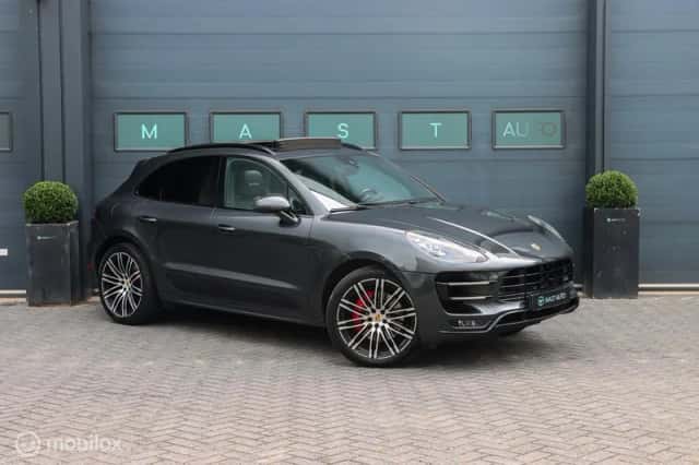 Porsche Macan (2016) thumbnail 4