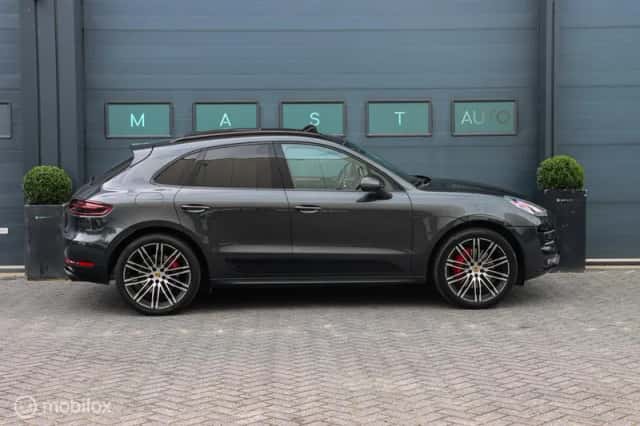 Porsche Macan (2016) thumbnail 5