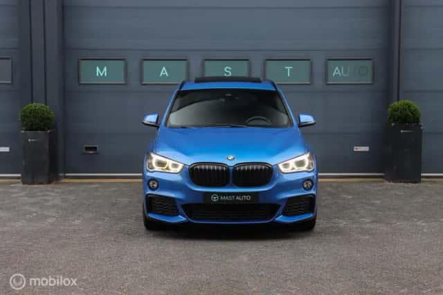 BMW X1 (2015) thumbnail 2