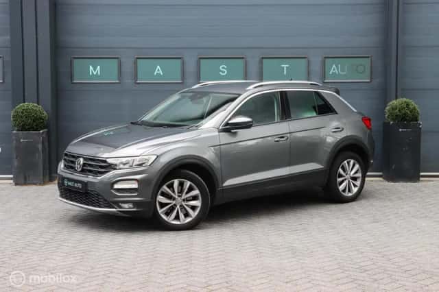 Volkswagen T-Roc (2018) thumbnail 1