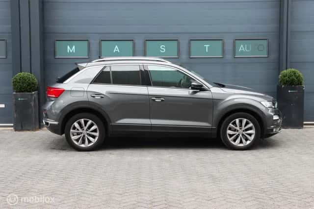 Volkswagen T-Roc (2018) thumbnail 5