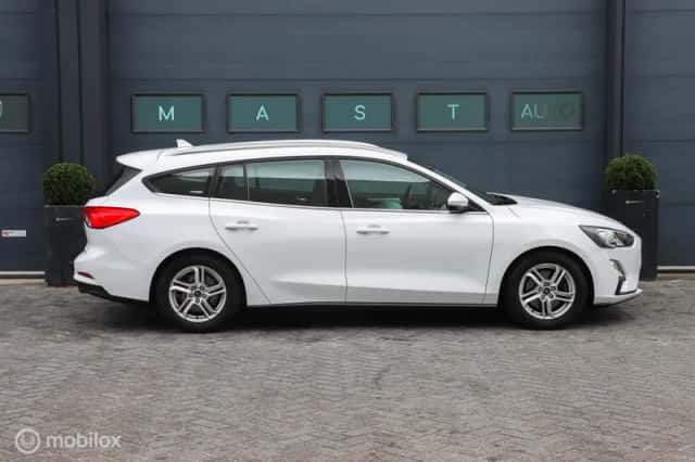 Ford Focus (2019) thumbnail 5