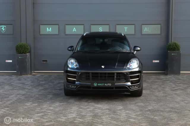 Porsche Macan (2015) thumbnail 2