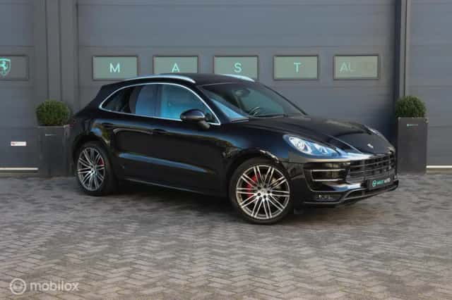 Porsche Macan (2015) thumbnail 4