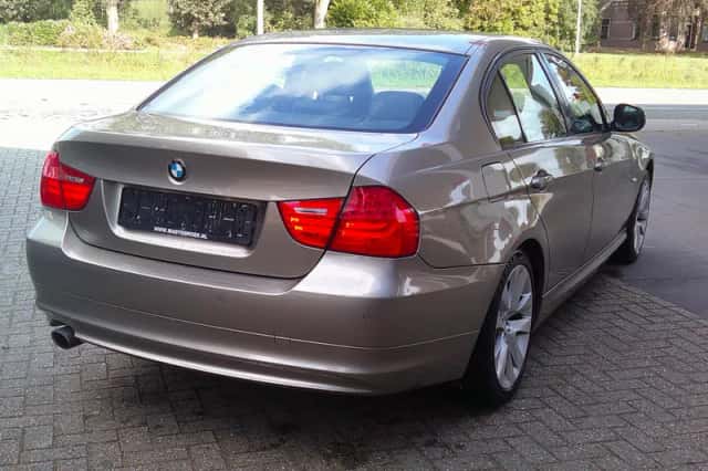 BMW 3-Serie (2010) thumbnail 4
