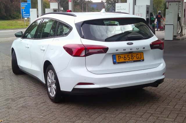 Ford Focus (2022) thumbnail 3