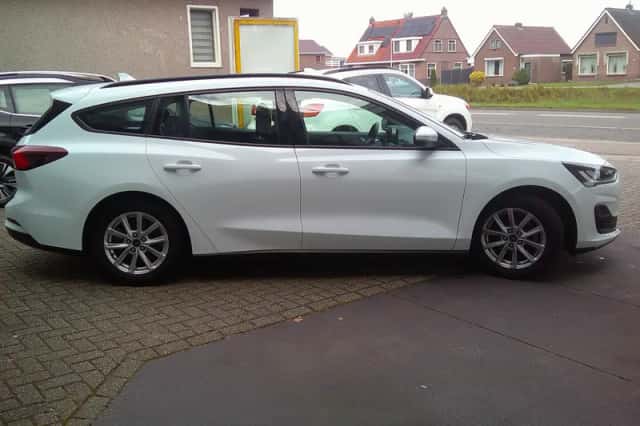 Ford Focus (2022) thumbnail 5