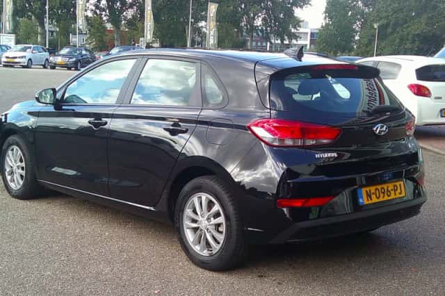 Hyundai i30 (2021) thumbnail 3