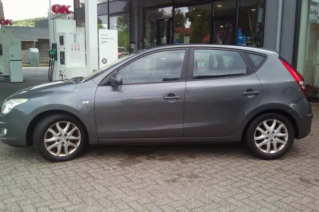 Hyundai i30 (2008) thumbnail 2