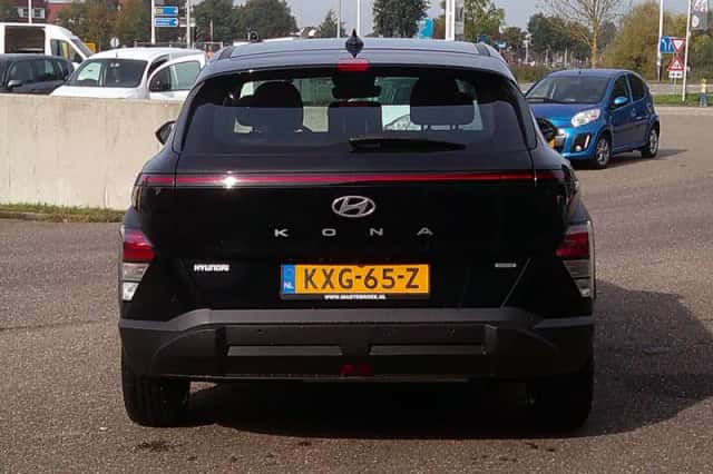 Hyundai Kona (2023) thumbnail 4