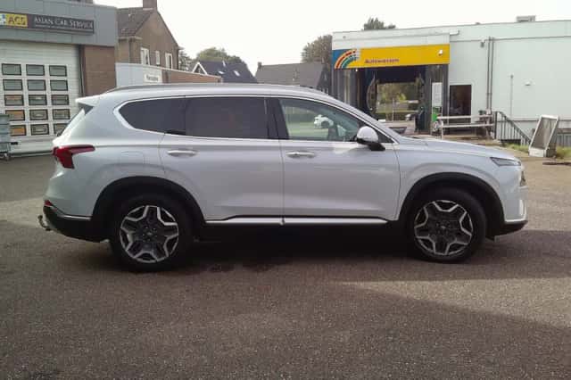 Hyundai Santa Fe (2021) thumbnail 5