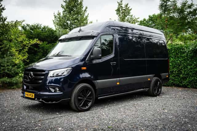 Mercedes-Benz Sprinter (2024) thumbnail 1