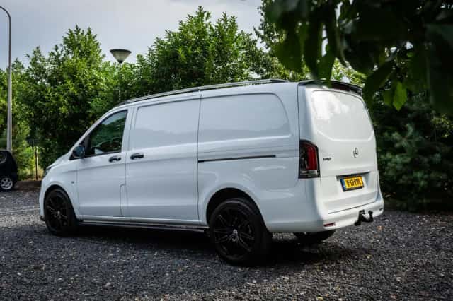 Mercedes-Benz Vito (2024) thumbnail 3