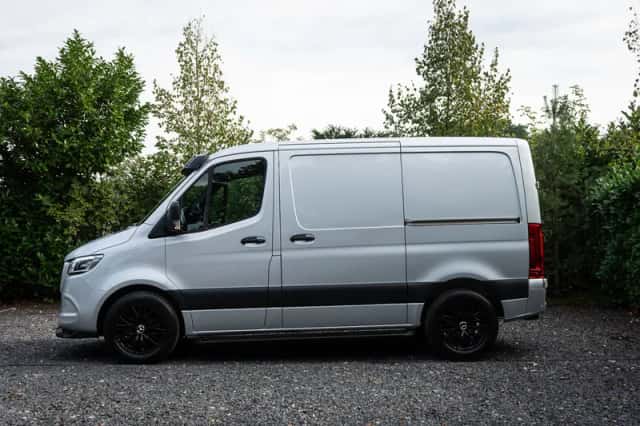 Mercedes-Benz Sprinter (2022) thumbnail 2