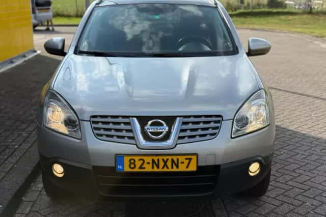 Nissan Qashqai (2010) thumbnail 2