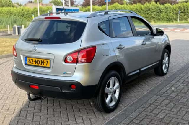 Nissan Qashqai (2010) thumbnail 3