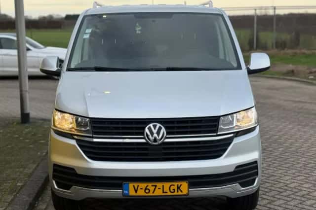 Volkswagen Transporter (2019) thumbnail 2