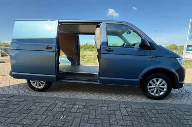 Volkswagen Transporter (2016) thumbnail 6