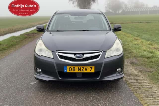 Subaru Legacy (2011) thumbnail 2