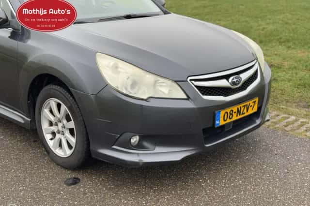 Subaru Legacy (2011) thumbnail 4