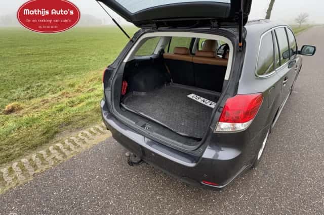 Subaru Legacy (2011) thumbnail 6