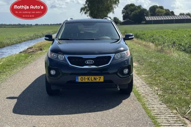 Kia Sorento (2010) thumbnail 2