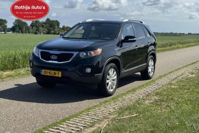 Kia Sorento (2010) thumbnail 3